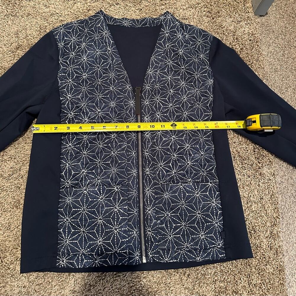 Lululemon athletica navy blue zipper jacket, white stitching, front pockets EUC - Picture 6 of 16